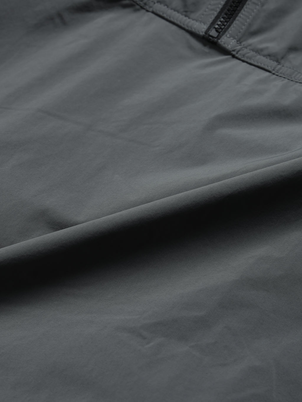 ＜GRJ#26031＞Nylon Taffeta 1/2 Zip Jumper