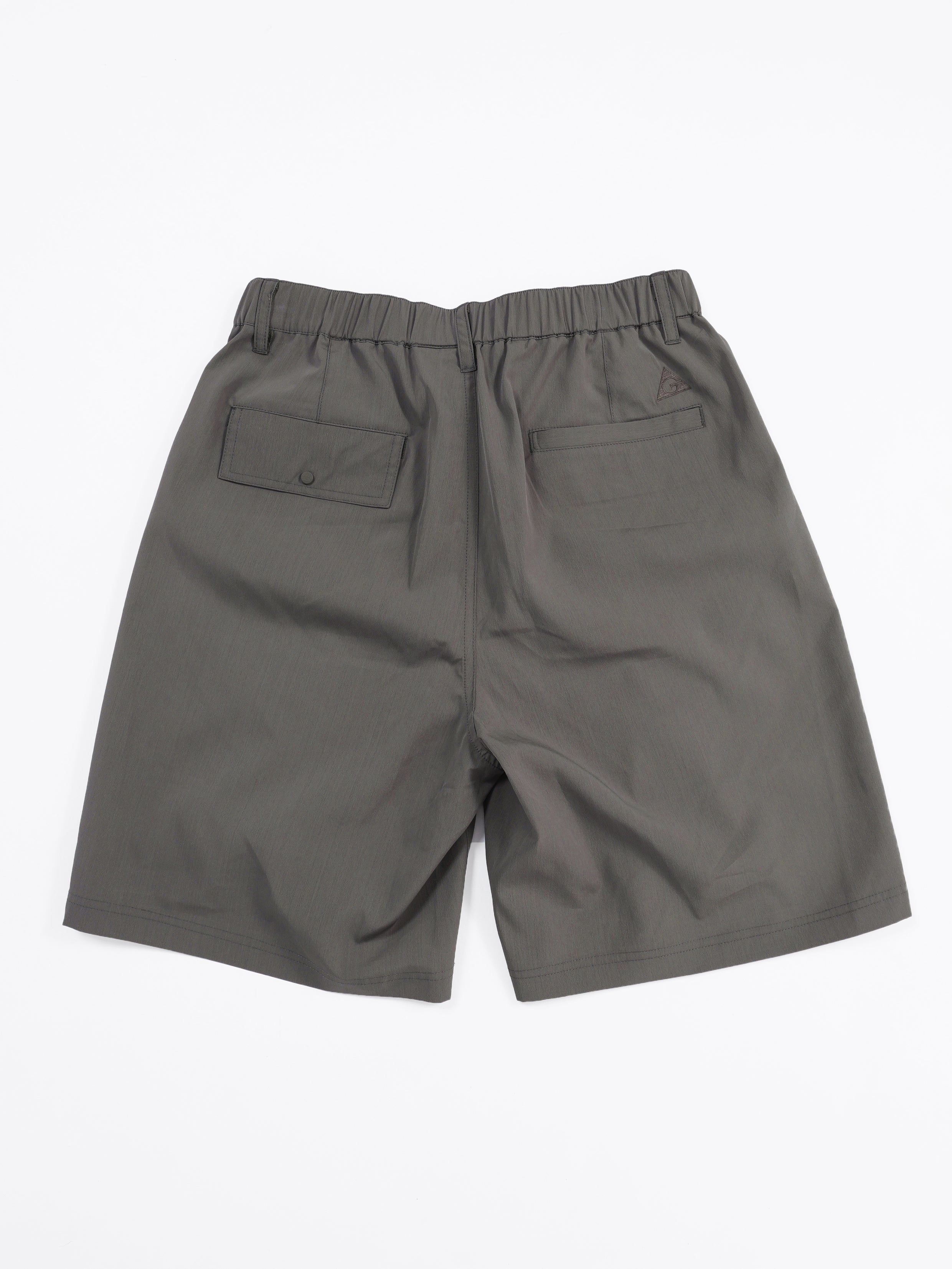 GRJ#26035＞Synthetic Crepe Taffeta Tuck Shorts – THE BOOKMARK