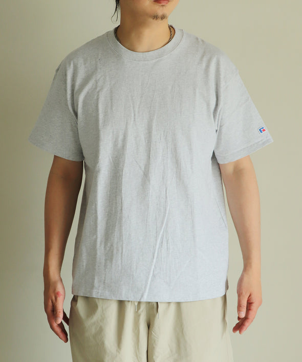 -STANDARD ESSENTIALS- RUSSEL LOGO T-SH＜RJ-1037＞RUSSELL ATHLETIC