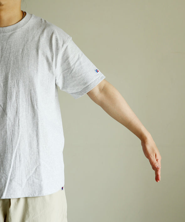 -STANDARD ESSENTIALS- RUSSEL LOGO T-SH＜RJ-1037＞RUSSELL ATHLETIC