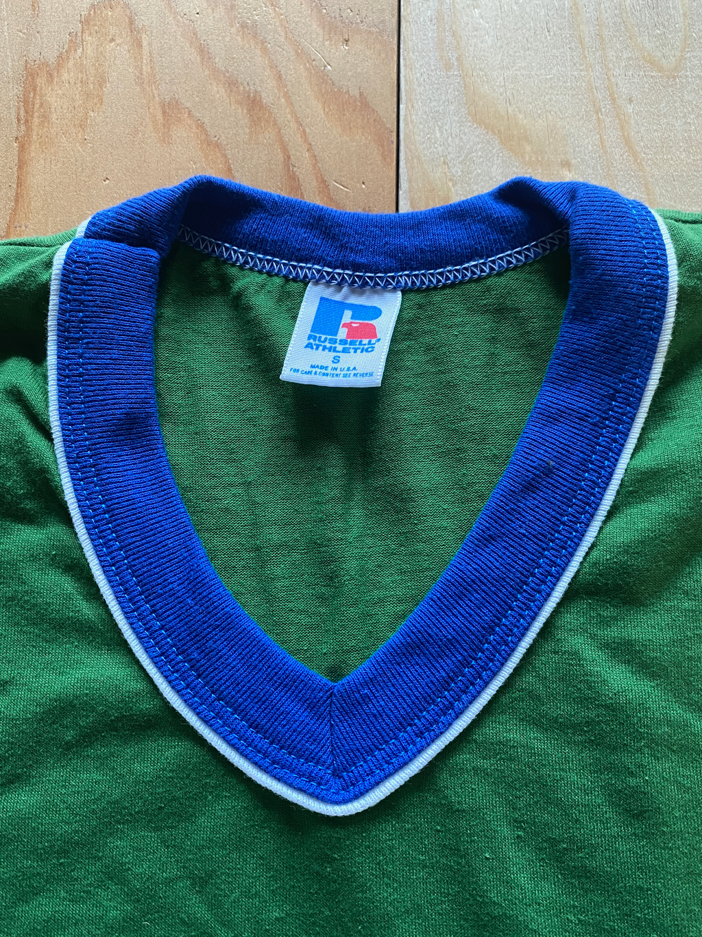 VINTAGE ITEM ＜VTG-28＞RUSSELL ATHLETIC V NECK S/S TEE