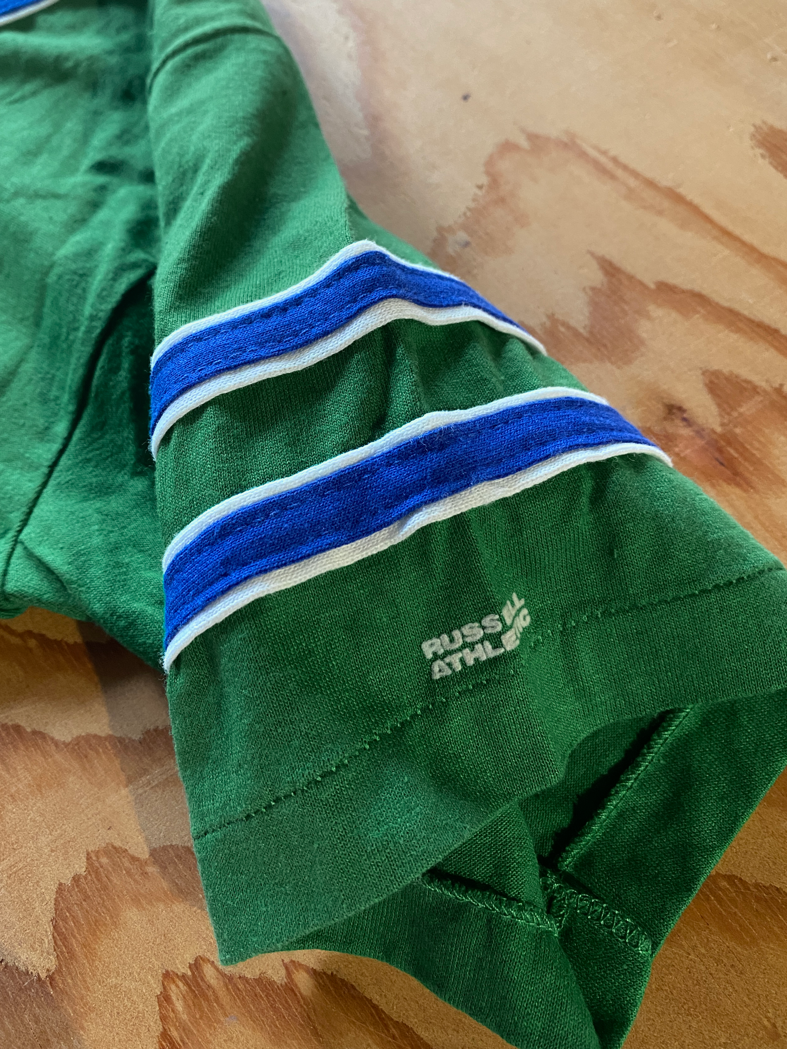VINTAGE ITEM ＜VTG-28＞RUSSELL ATHLETIC V NECK S/S TEE