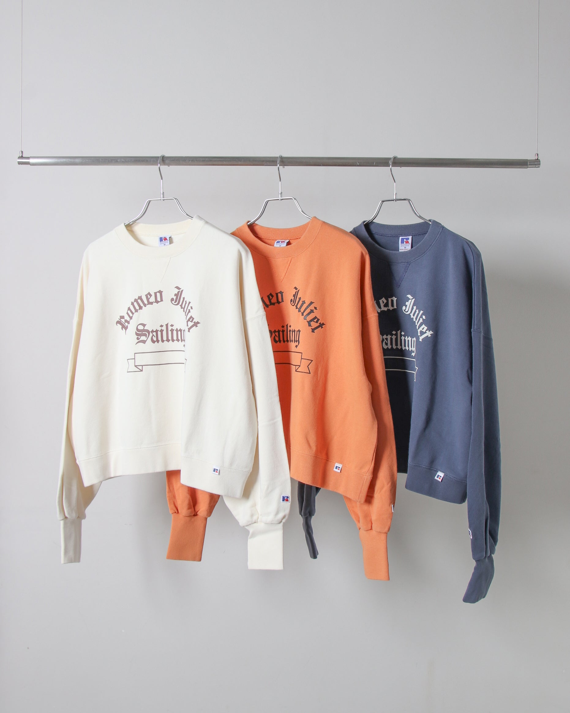 ＜RC-24721＞Wmns BOOK STORE Square Silhouette Crew Shirts